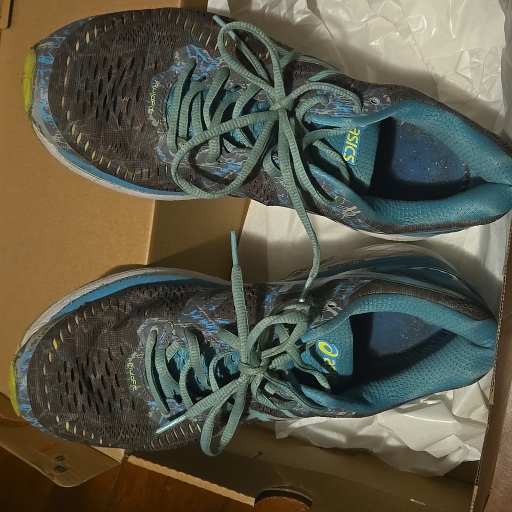 Asics Tourquoise tennis shoes size 10